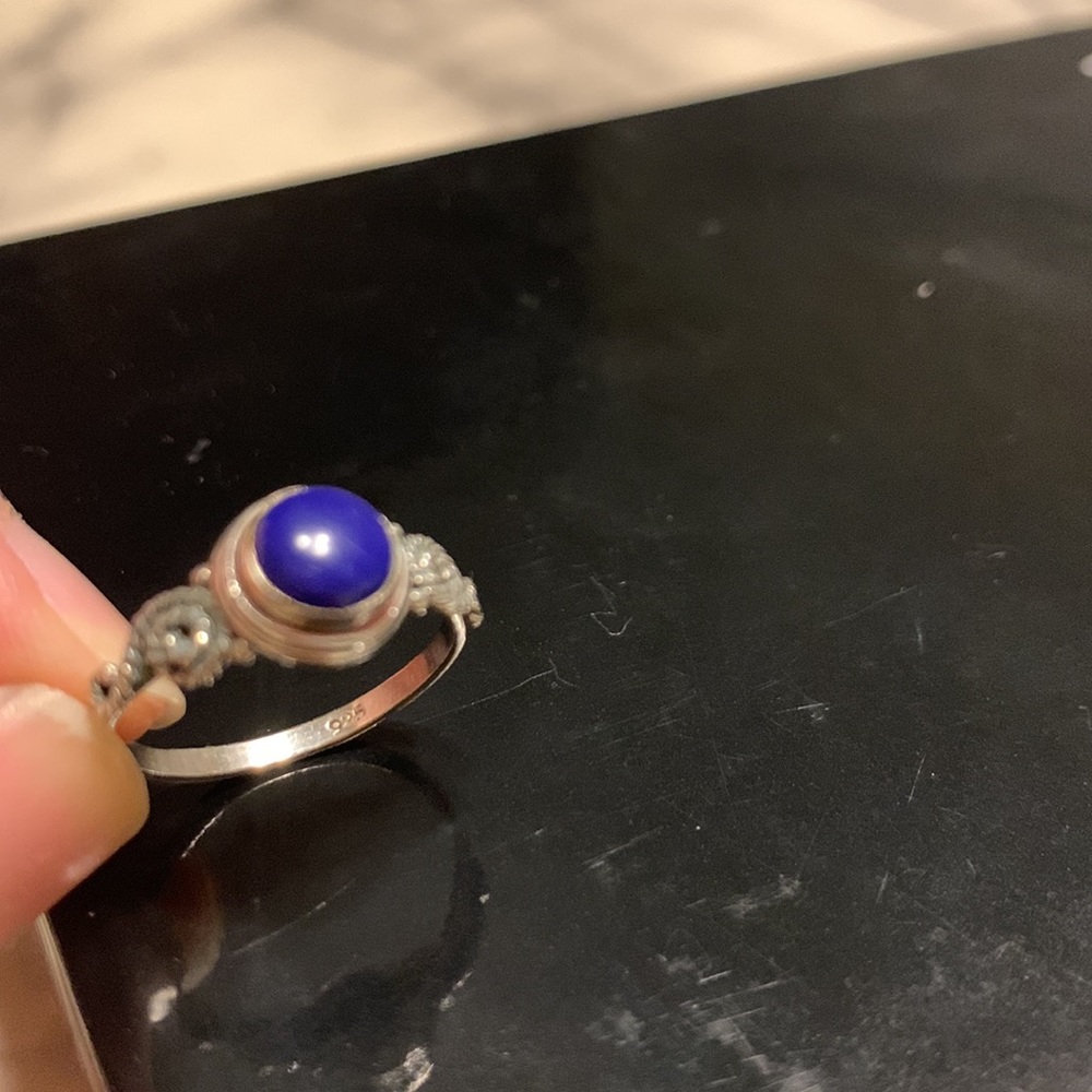 925  dark blue sterling silver ring .
